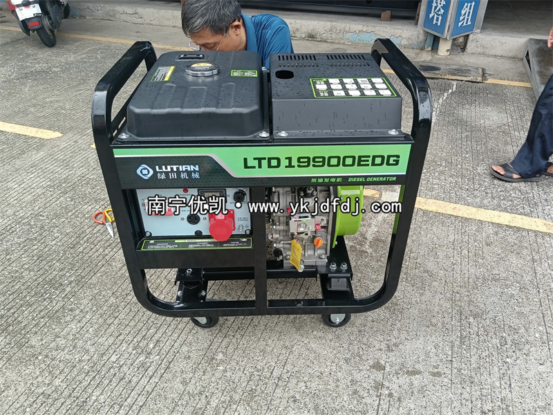 2025年9月9日，客戶到店采購綠田10kw柴油發(fā)電機(jī)組并試機(jī)
