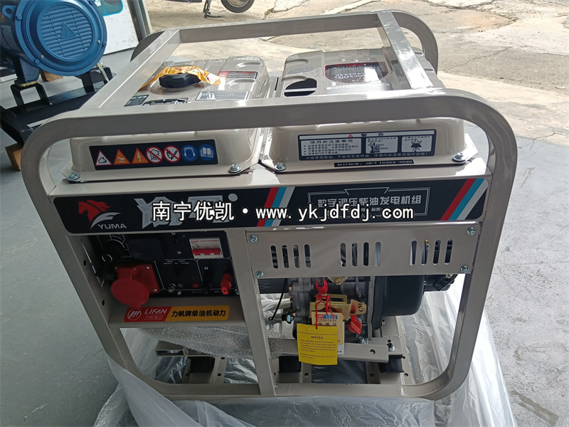 2022年8月18日，小型發(fā)電機(jī)8KW等功率柴油發(fā)電機(jī)組發(fā)貨南寧某工地