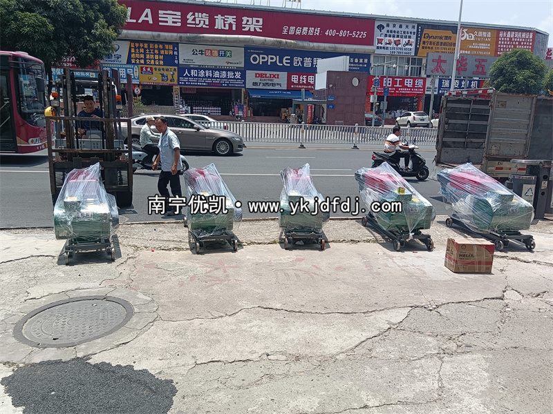 2023年7月26日，非洲項(xiàng)目出口5臺(tái)單缸柴油發(fā)電機(jī)組試機(jī)發(fā)貨大連港口