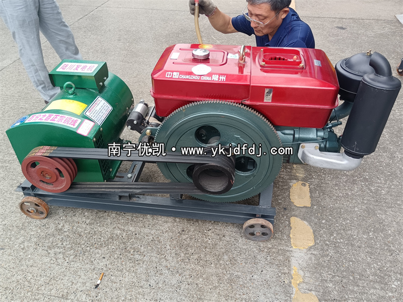 2024年5月16日，客戶到店自提一臺15KW單缸柴油發(fā)電機(jī)