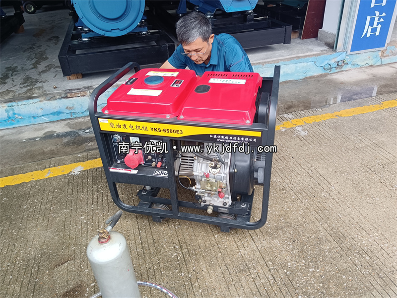 2024年5月19日，客戶到店自提一臺5KW等功率柴油發(fā)電機(jī)組