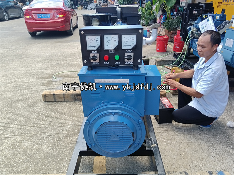 2024年7月25日，客戶到店自提30KW柴油發(fā)電機(jī)組