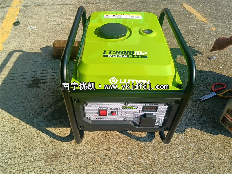 2024年10月11日，客戶到店自提3KW汽油變頻發(fā)電機(jī)