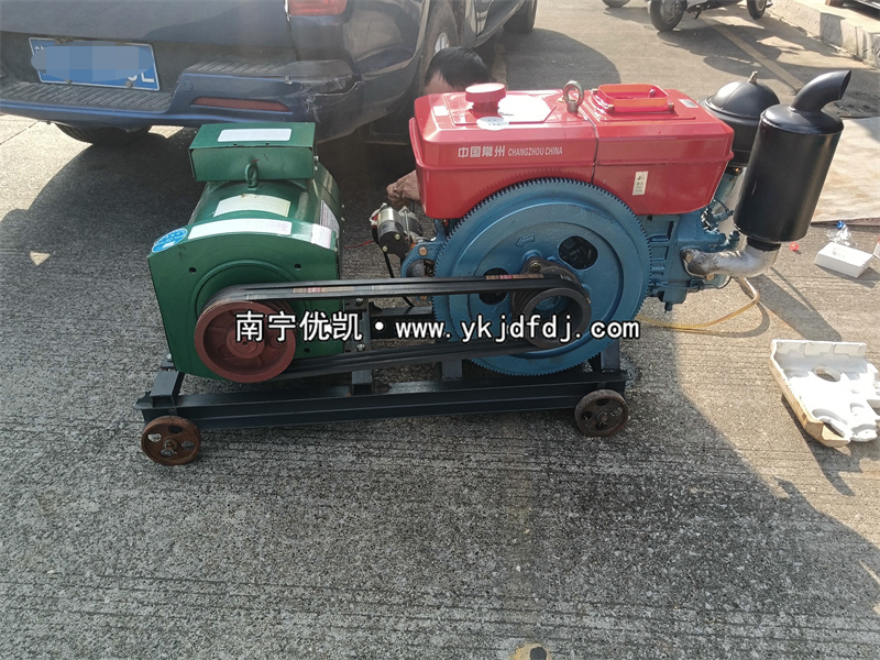 2024年10月21日，客戶到店自提20KW單缸柴油發(fā)電機(jī)組