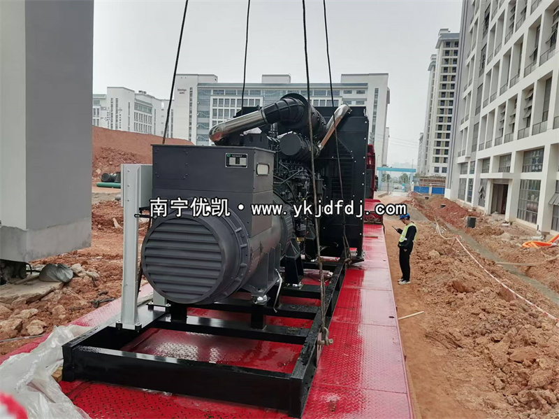 2024年11月6日，南寧項(xiàng)目1120KW上柴發(fā)電機(jī)組到貨安裝調(diào)試