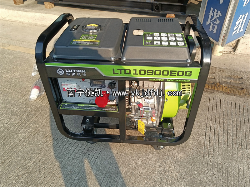 2025年1月20日，客戶到店自提并試機(jī)8KW柴油發(fā)電機(jī)組